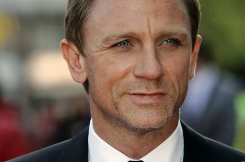 Daniel Craig face close-up poster. Image from Amazon.com.